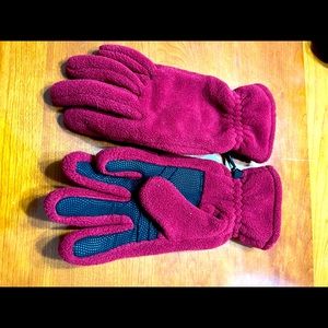 Woman’s winter gloves- Polartec Wind Pro Sz S Reddish color